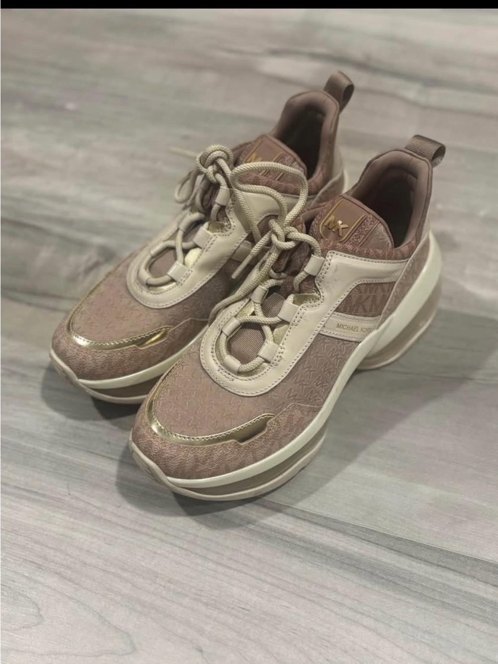 Michael Kors Women’s Olympia Trainer Extreme Sig Semi Lux Sneaker Size 8 - Picture 2 of 7